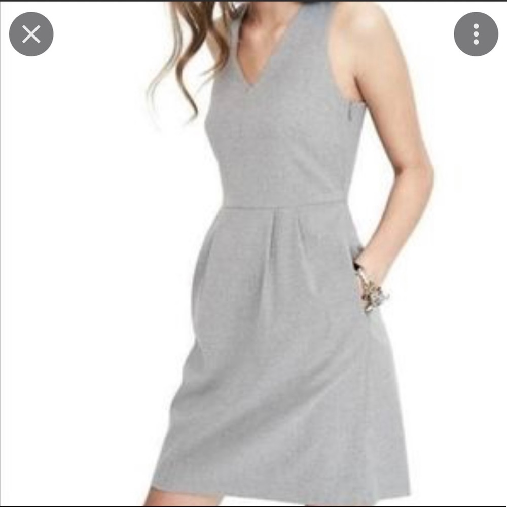 Beautiful dress only worn a few times. Has pockets and a cute back bow